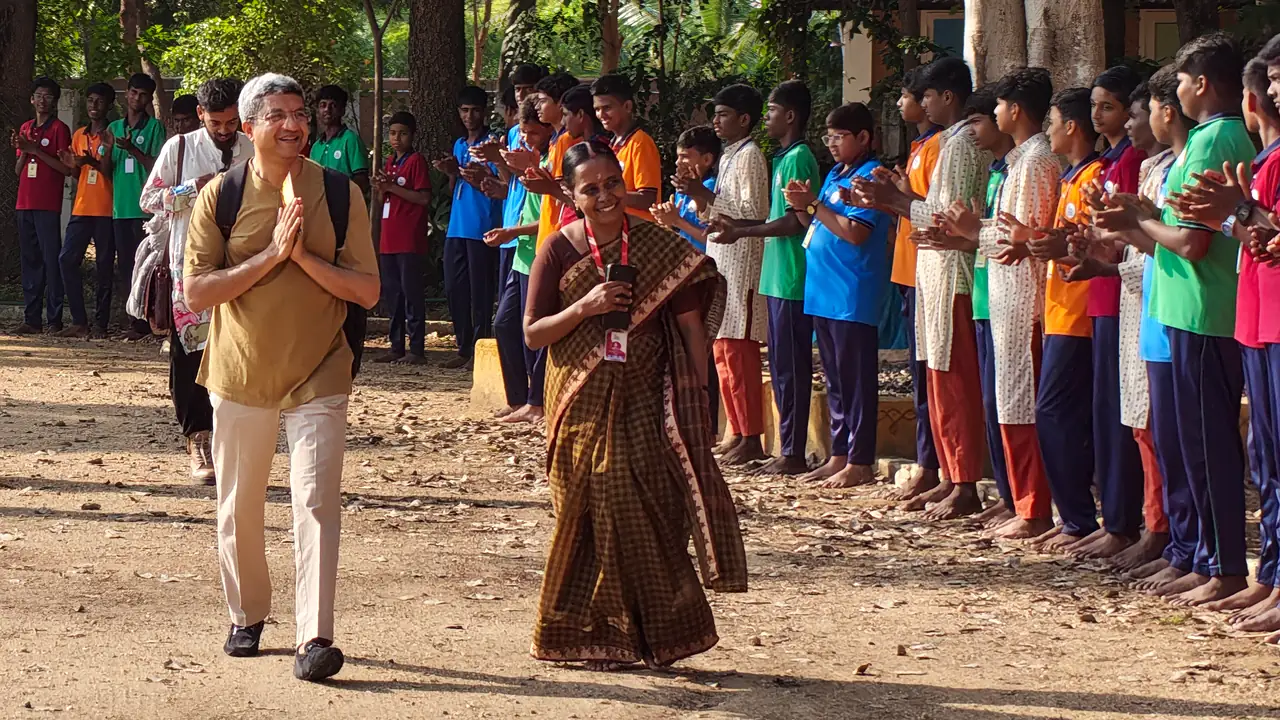A warm welcome from students in Erode